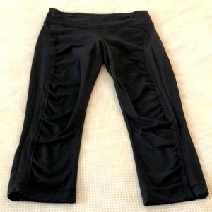 Classic Lululemon capris crop leggings yoga pants 6